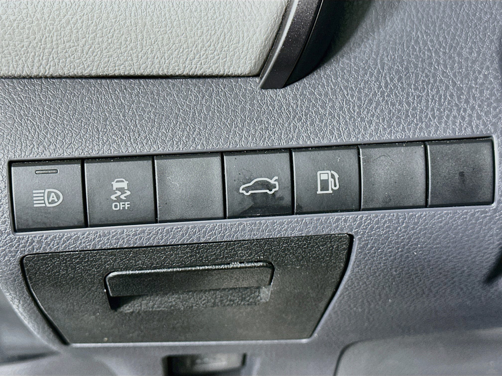 Used 2018 Toyota Camry LE FWD image 17