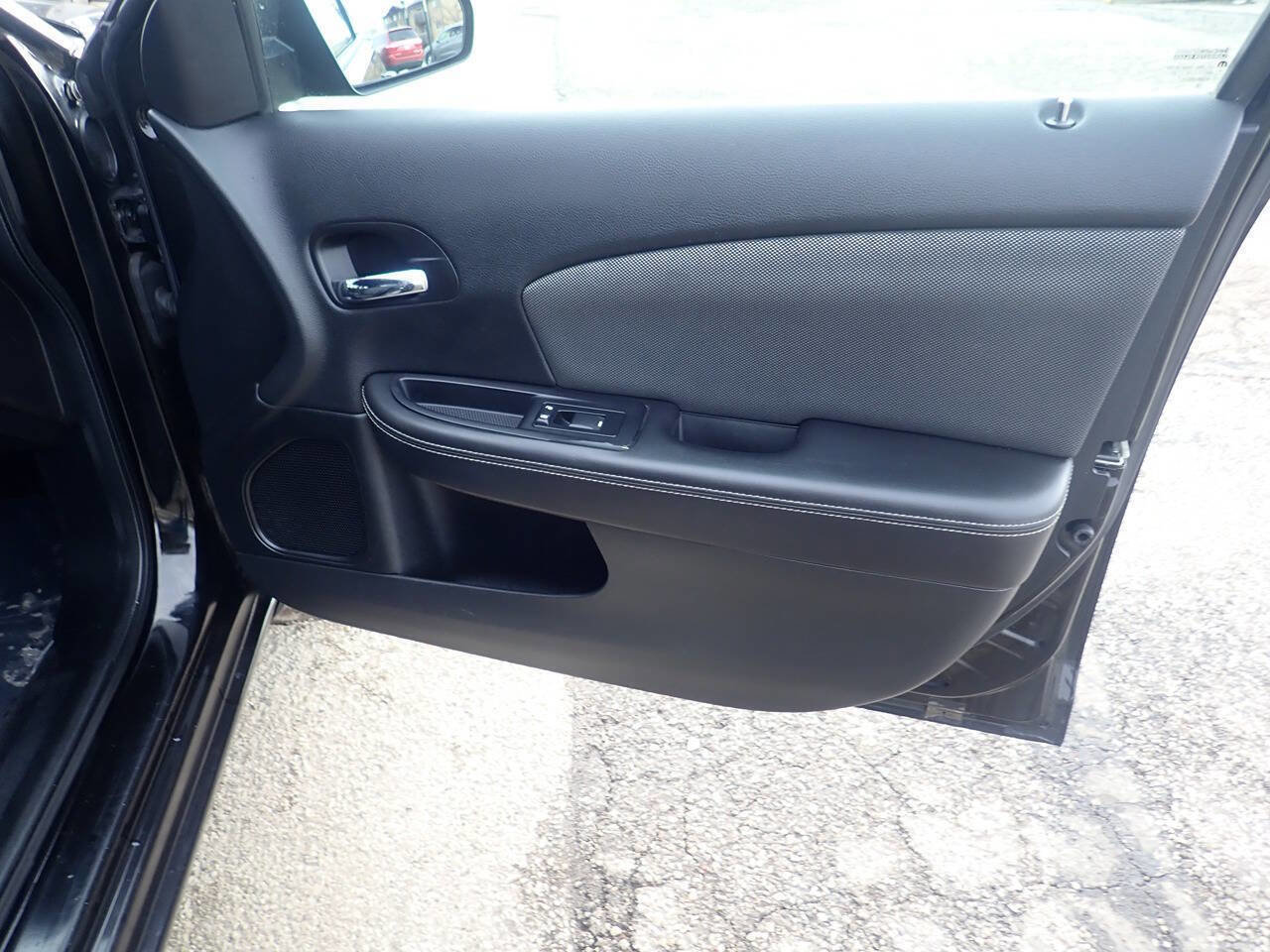 Used 2013 Dodge Avenger SE FWD image 25