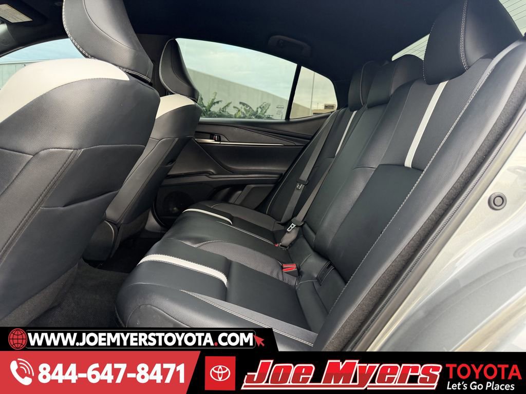 Used 2025 Toyota Camry SE image 29