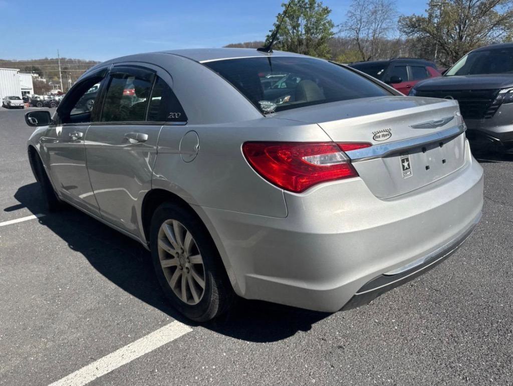 Used 2011 Chrysler 200 Touring FWD image 7