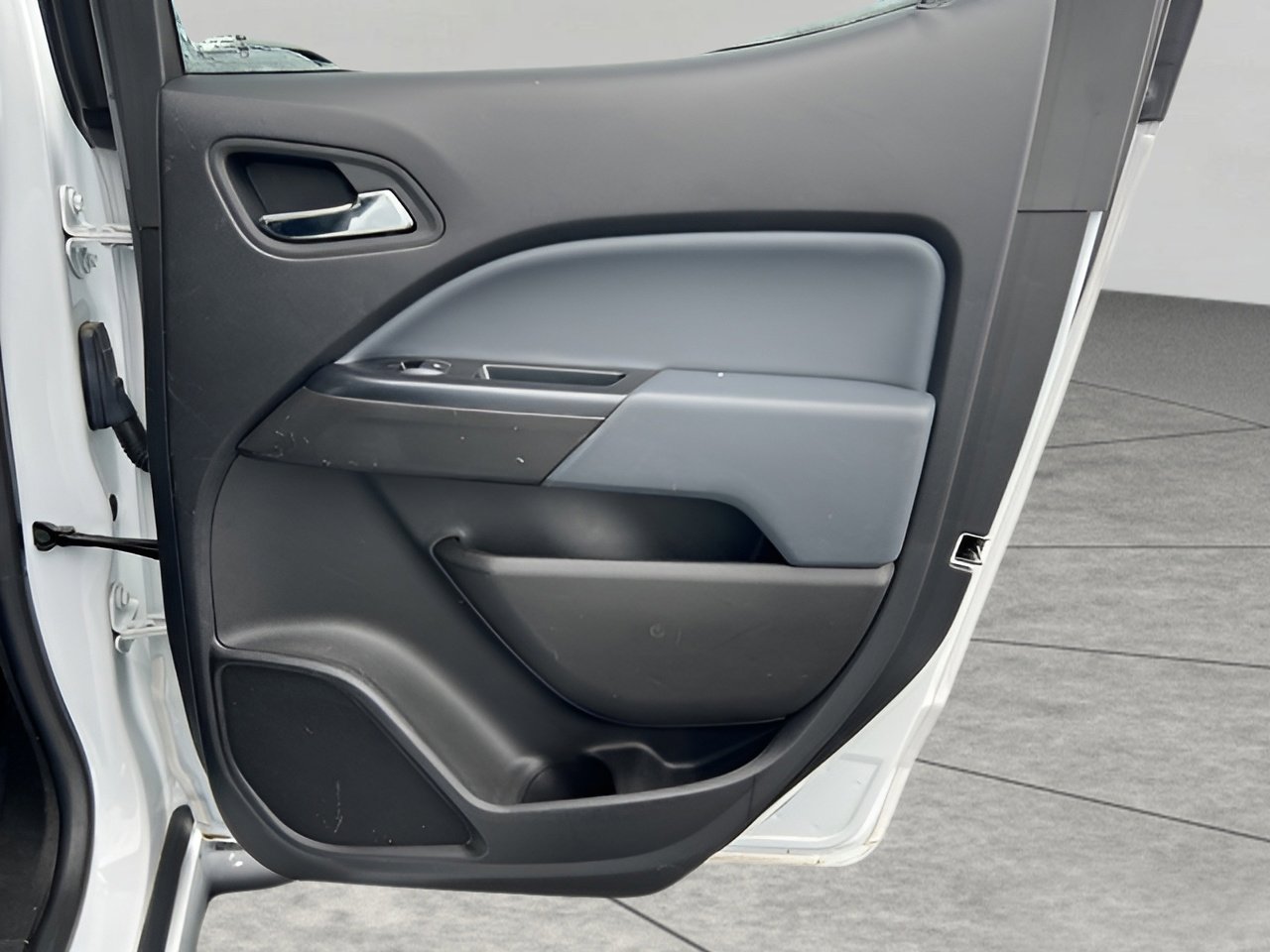 Used 2021 Chevrolet Colorado Z71 w/ LPO, Tonneau and Step Package image 32