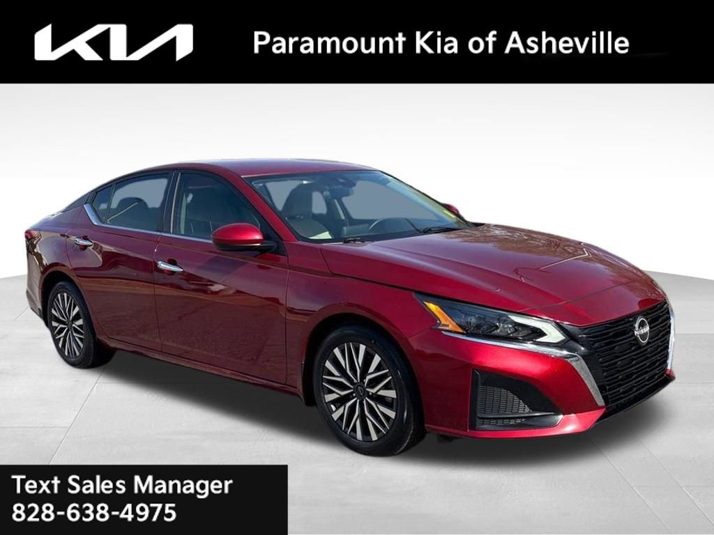 Used 2023 Nissan Altima 2.5 SV image 1