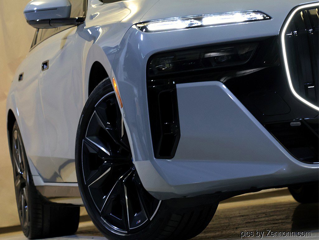 Certified 2024 BMW 760i xDrive w/ Premium Package 2 image 4