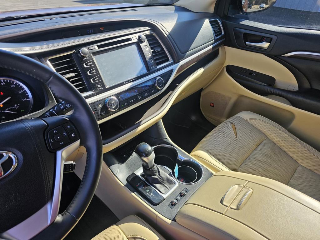 Used 2016 Toyota Highlander Limited image 20
