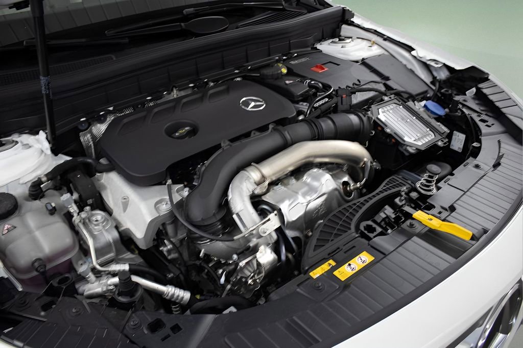 Used 2025 Mercedes-Benz GLB 250 GLB 250 image 33