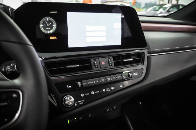 Certified 2025 Lexus ES 350 w/ Premium Package FWD image 16