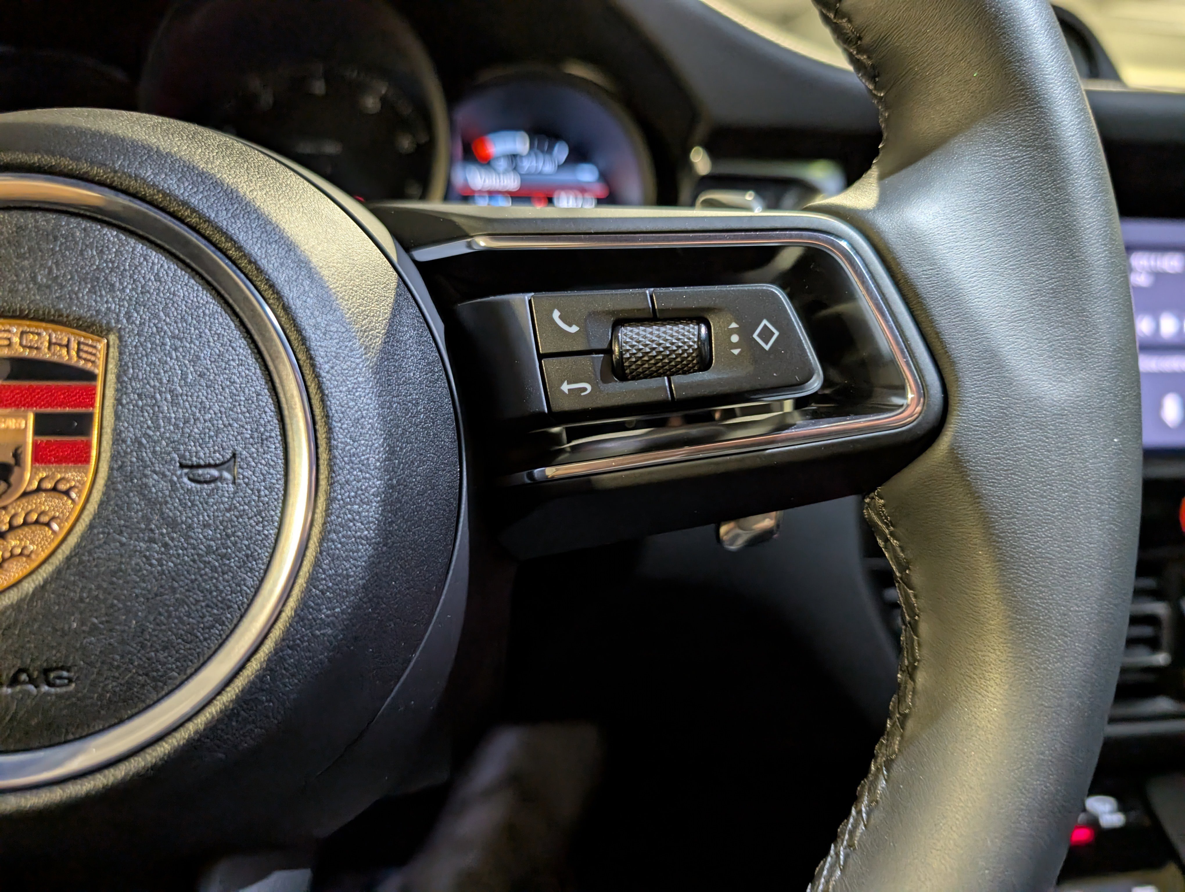 Certified 2025 Porsche Macan image 29