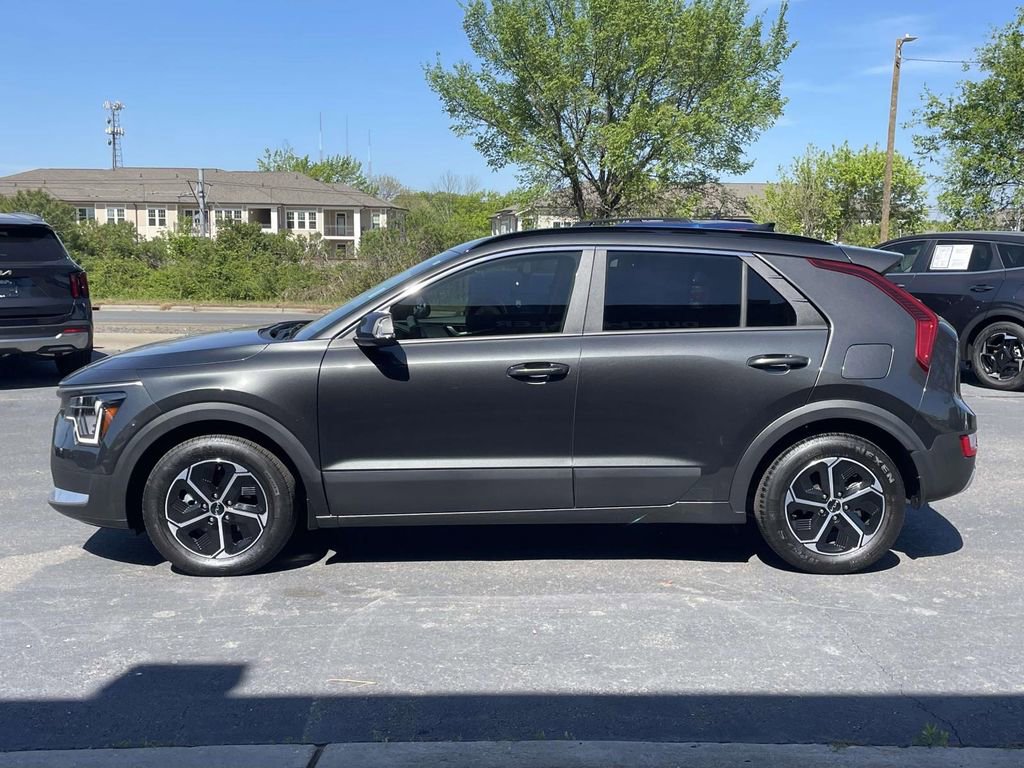 Used 2025 Kia Niro EX image 4