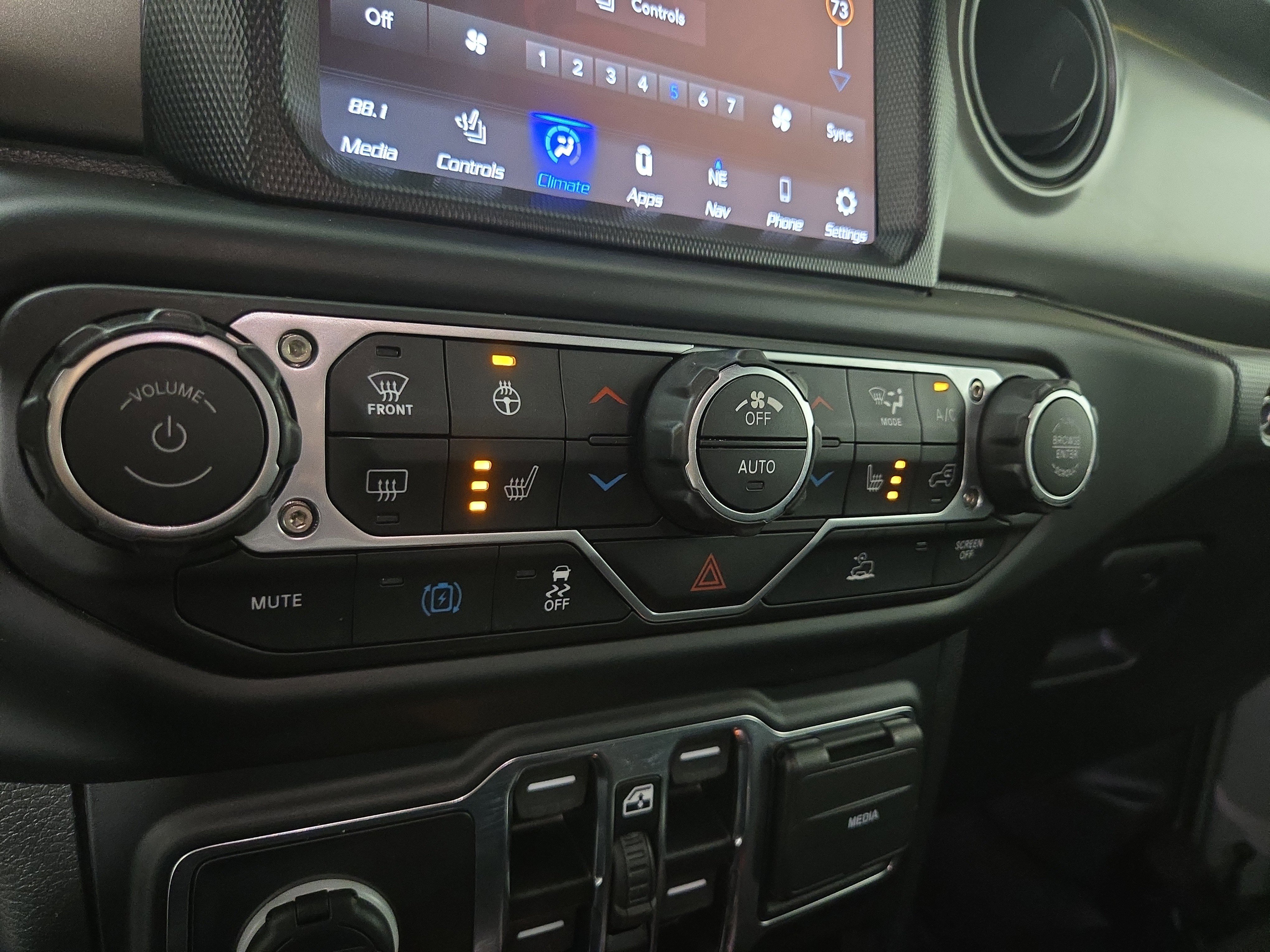 Certified 2023 Jeep Wrangler Unlimited w/ Sun & Screen Package AWD/4WD image 26