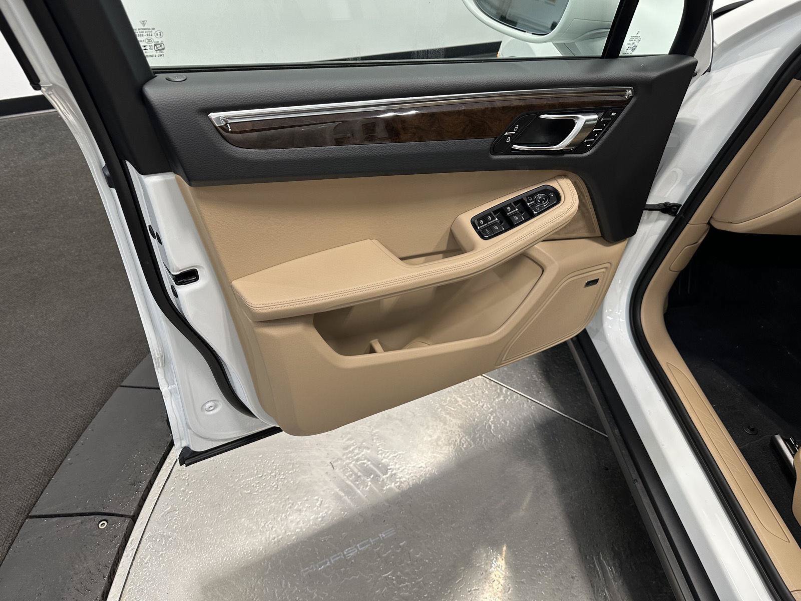New 2026 Porsche Macan AWD/4WD image 15