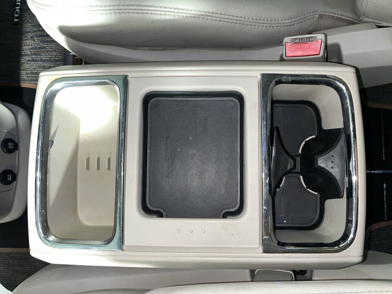 Used 2011 Chrysler Town & Country Touring-L w/ Entertainment Group #2 FWD image 21