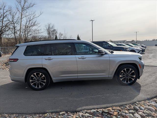 Used 2025 Jeep Grand Cherokee L Overland w/ Luxury Tech Group IV AWD/4WD image 6