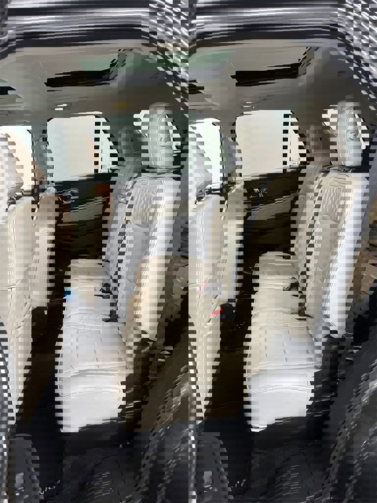 Used 2016 Ford Explorer Platinum image 32