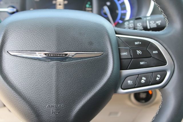 Used 2024 Chrysler Pacifica Limited FWD image 22