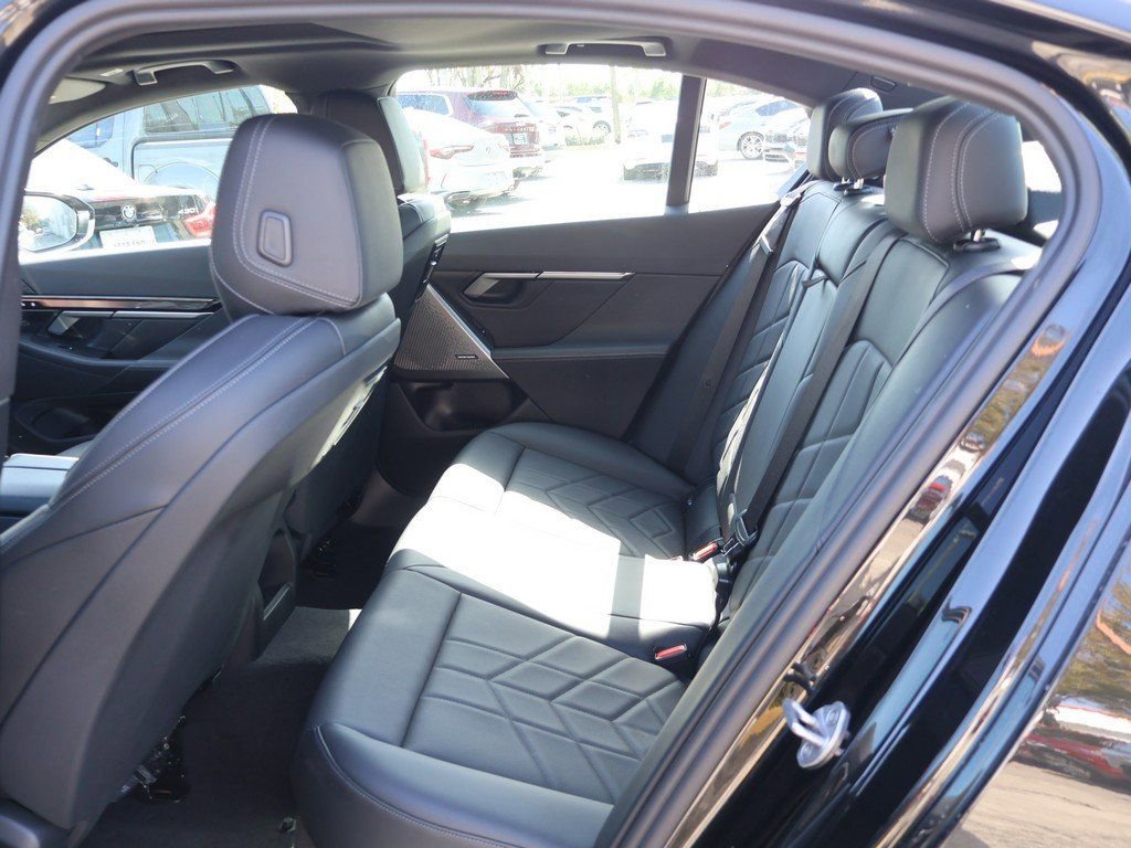 Used 2025 BMW i5 xDrive40 w/ Premium Package AWD/4WD image 39