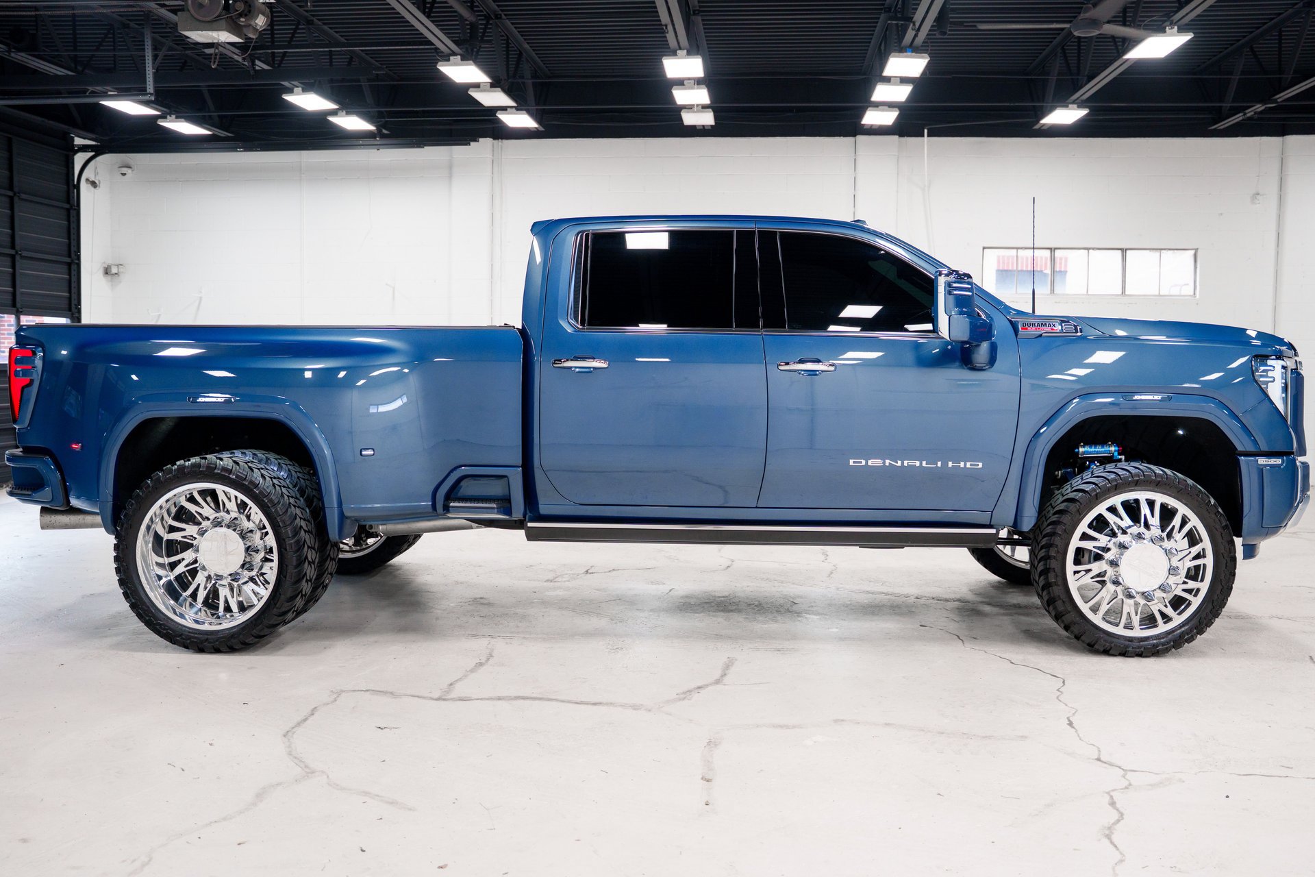 Used 2026 GMC Sierra 3500 Denali w/ Denali Reserve Package AWD/4WD image 14