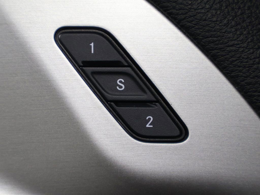 Used 2023 Chrysler Pacifica Limited w/ Uconnect Theater Family Group image 41