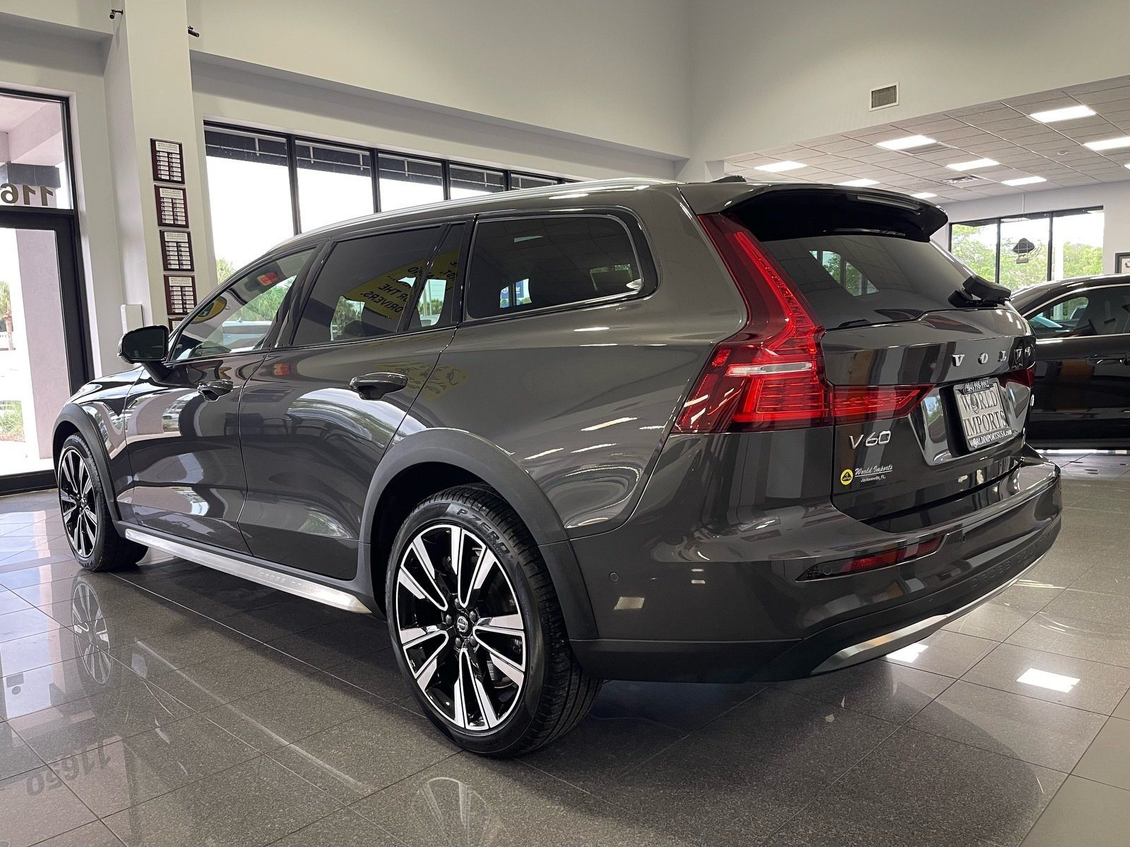 Used 2024 Volvo V60 B5 Cross Country Ultimate AWD/4WD image 3