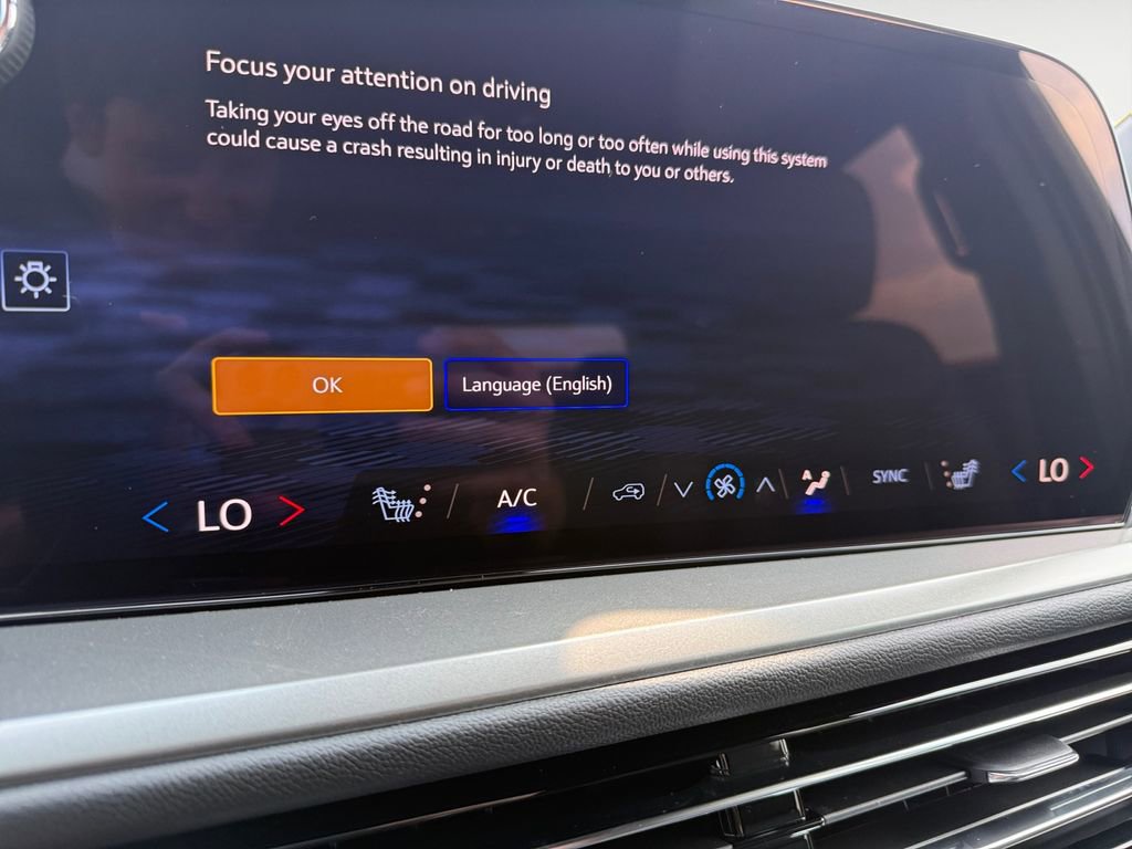 New 2025 Chevrolet Traverse LT w/ Midnight/Sport Edition image 19