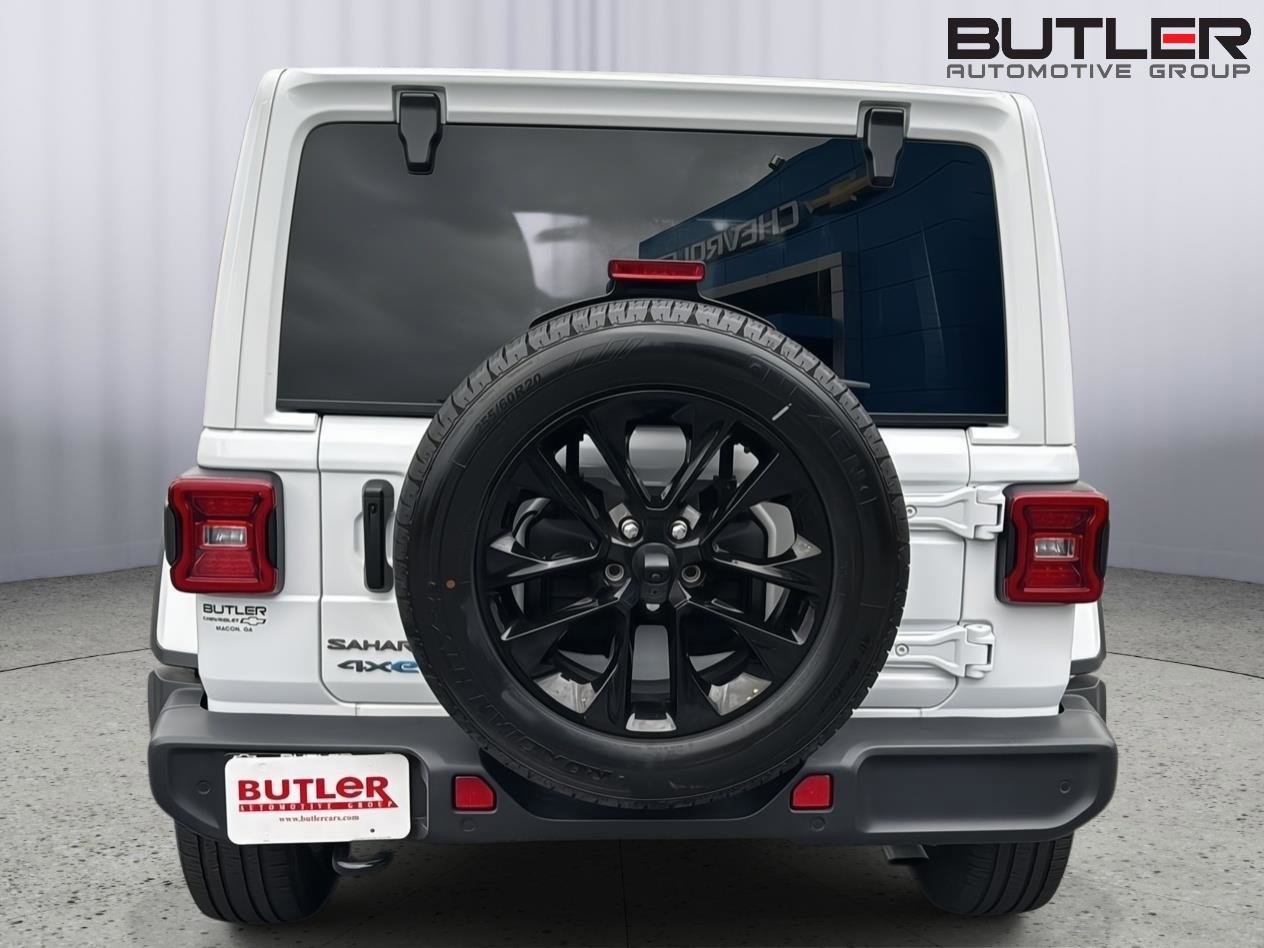 Used 2025 Jeep Wrangler Unlimited Sahara w/ Safety Group AWD/4WD image 4