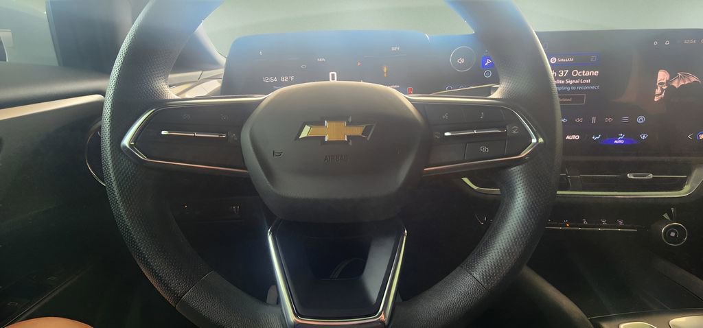 Used 2026 Chevrolet Equinox EV LT FWD image 26