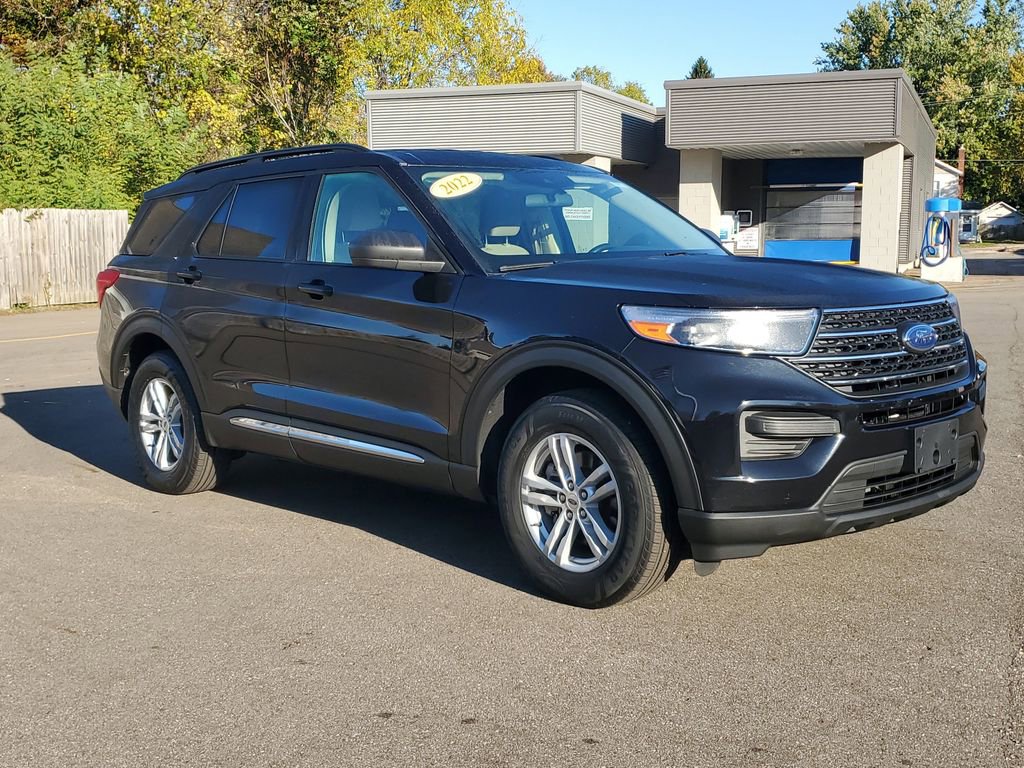 Used 2022 Ford Explorer XLT image 2