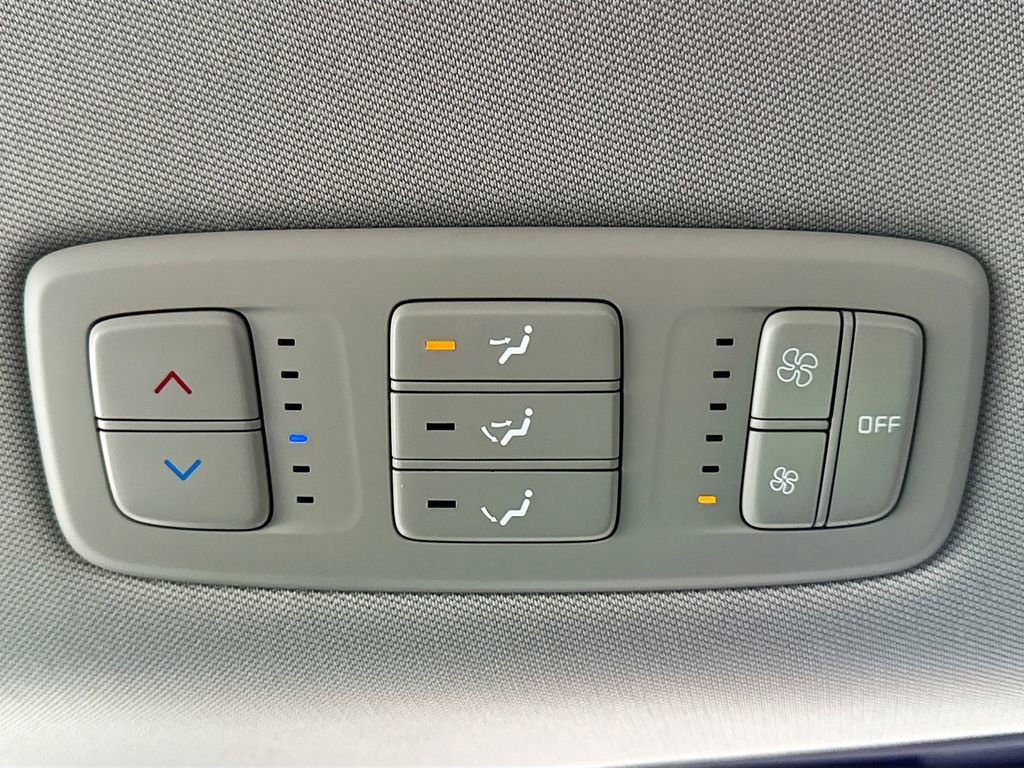 Used 2023 Kia Carnival LX image 31