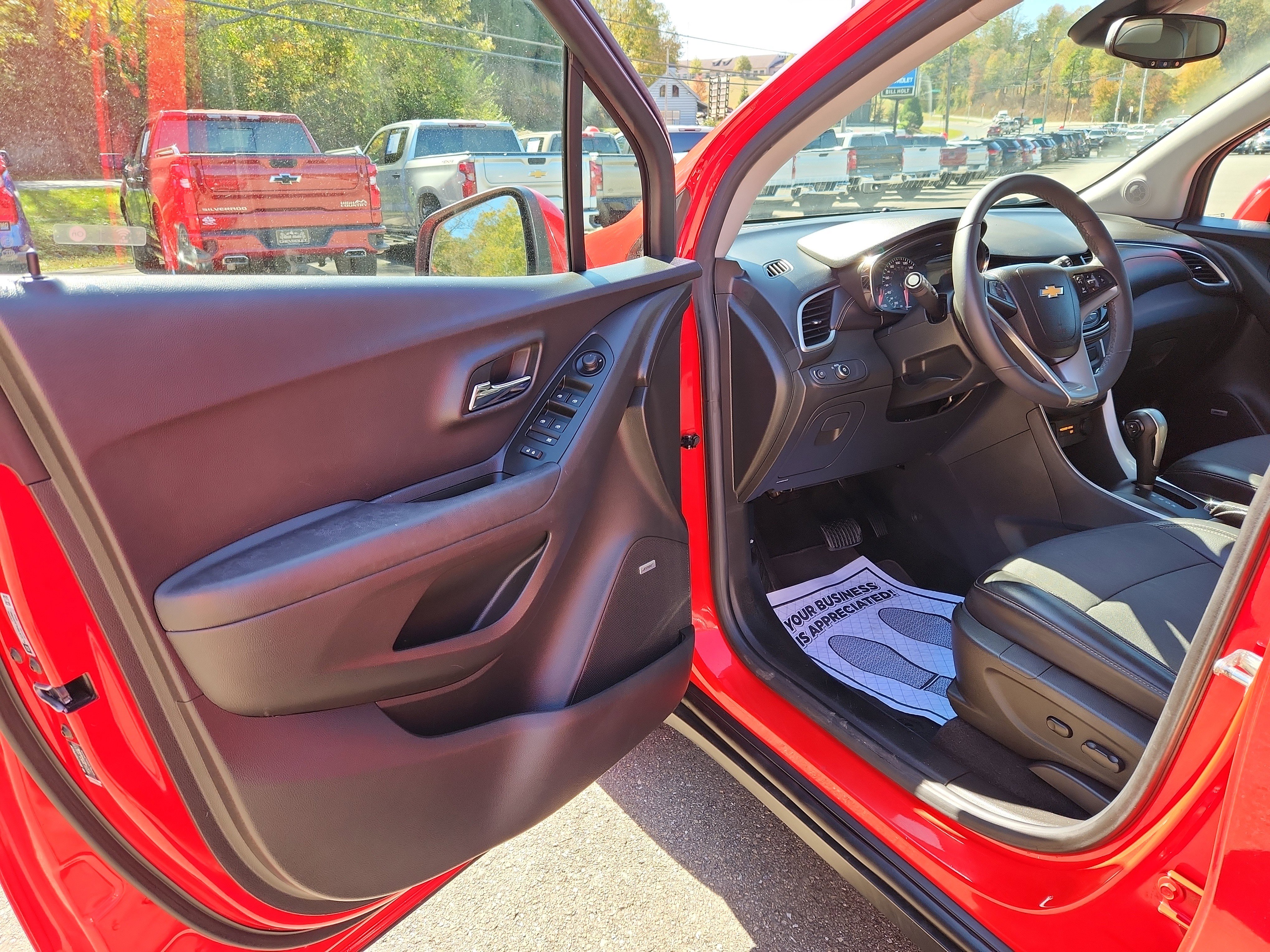 Used 2020 Chevrolet Trax LT w/ Sun & Sound Package image 20