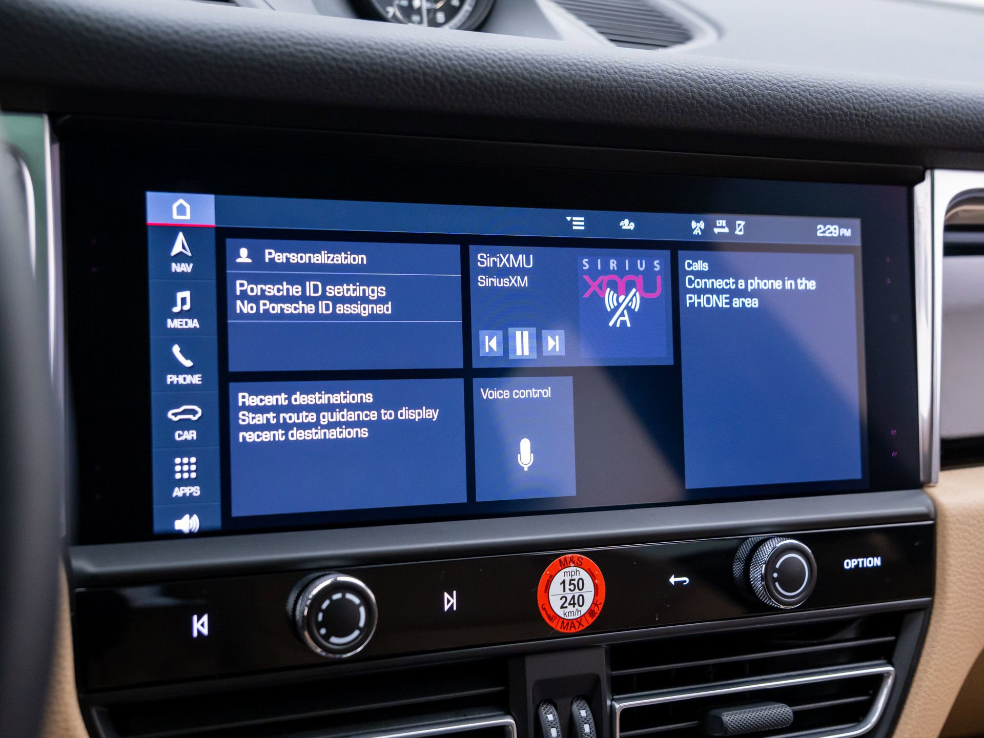 Certified 2025 Porsche Macan image 23