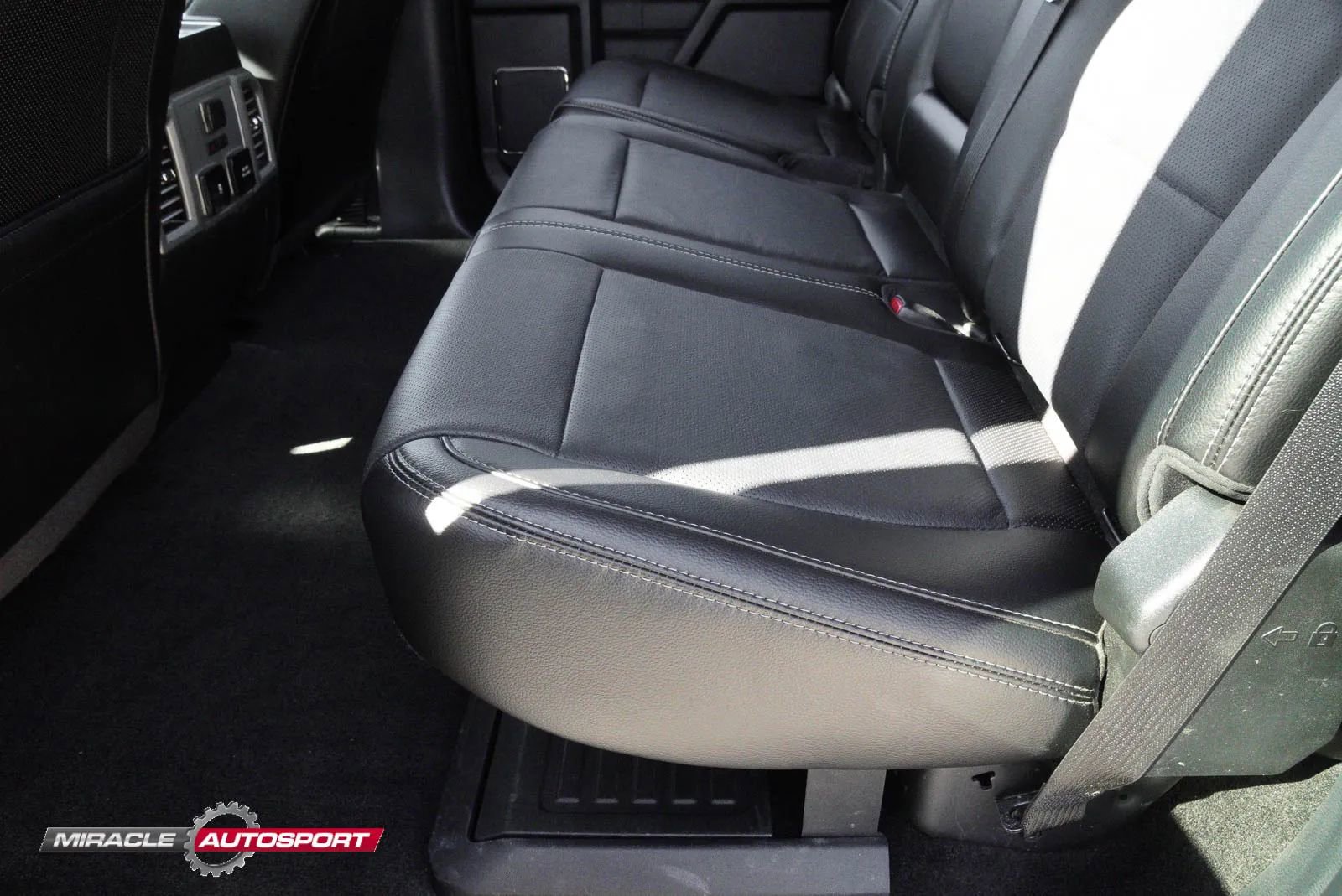 Used 2017 Ford F350 Lariat w/ Lariat Ultimate Package image 24