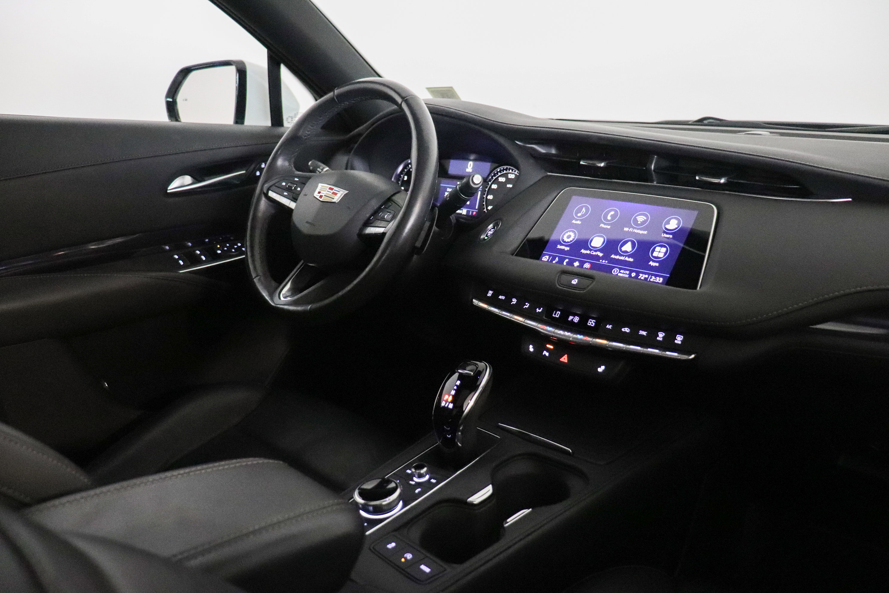 Used 2023 Cadillac XT4 Luxury w/ Cold Weather Package AWD/4WD image 25