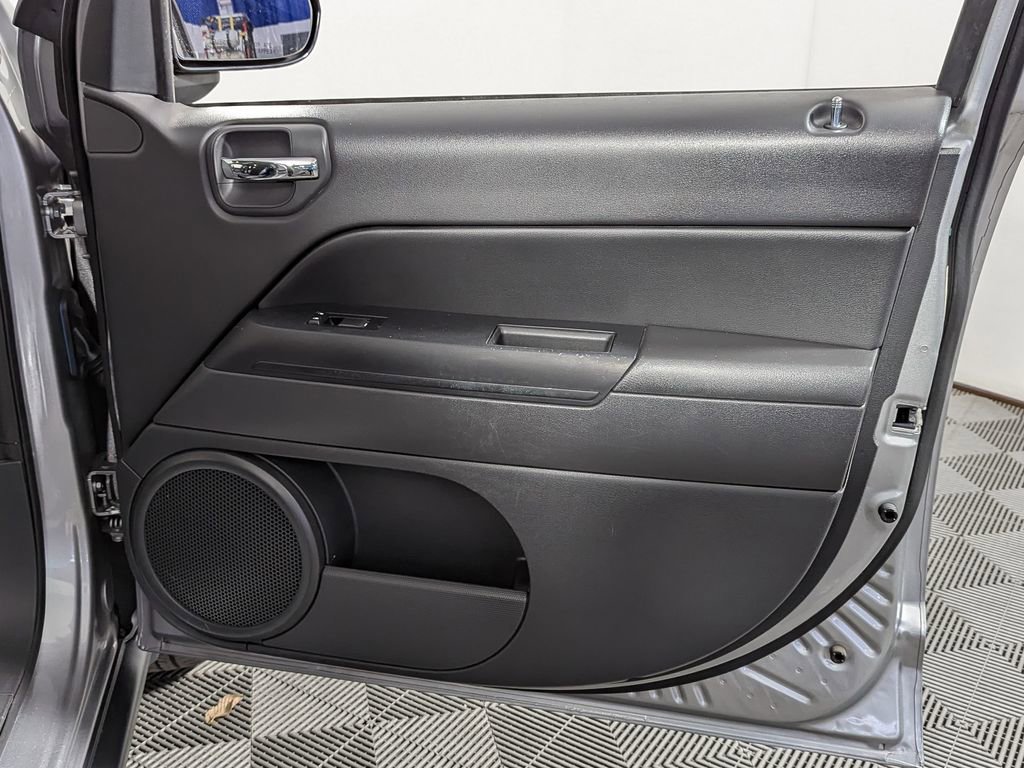 Used 2016 Jeep Compass 75th Anniversary w/ Power Value Group image 27