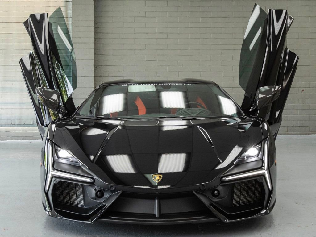 Used 2024 Lamborghini Revuelto image 5