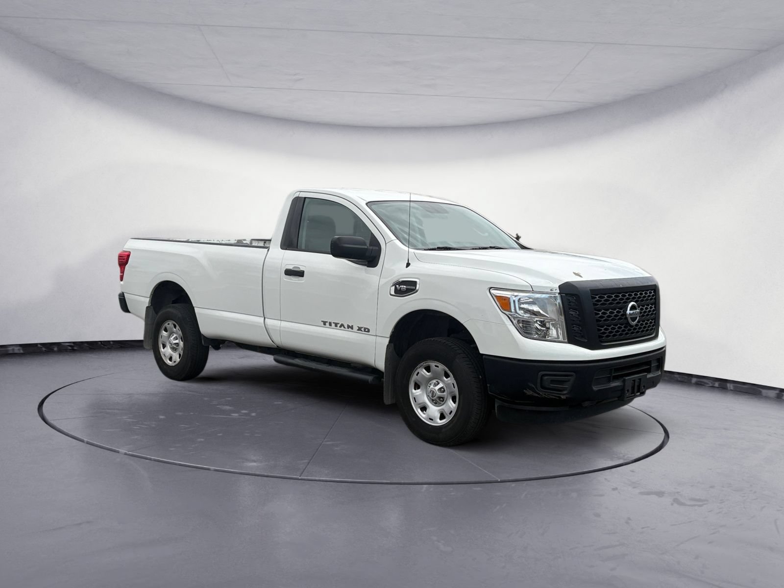Used 2018 Nissan Titan S w/ HD Front GAWR Package AWD/4WD image 7