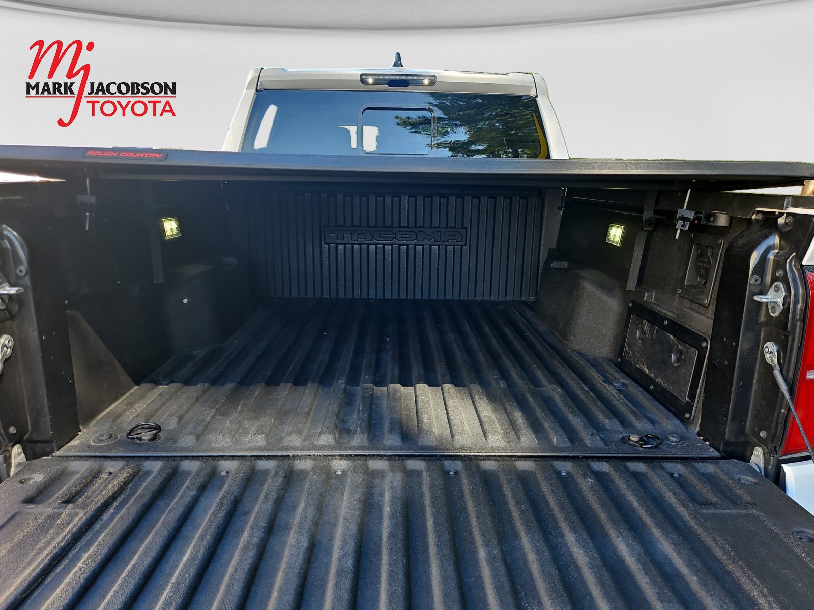 Used 2024 Toyota Tacoma TRD Sport w/ TRD Sport Upgrade Package AWD/4WD image 19