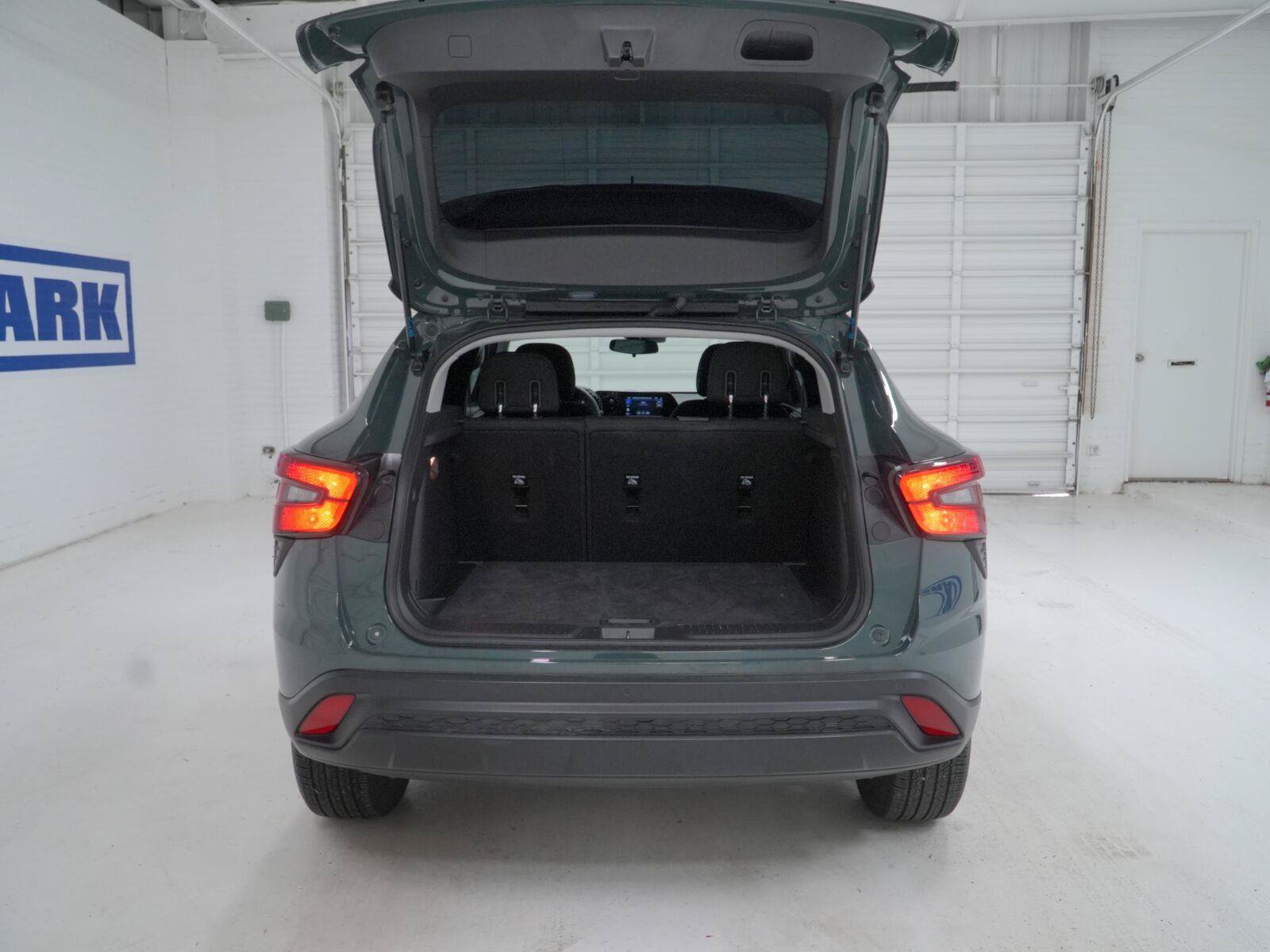 Used 2025 Chevrolet Trax LS w/ LS Convenience Package FWD image 22