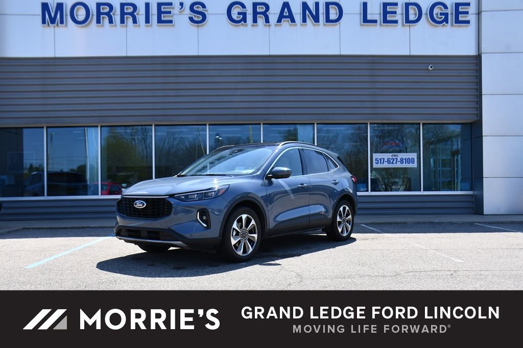 Used 2023 Ford Escape Platinum w/ Premium Technology Package AWD/4WD image 1