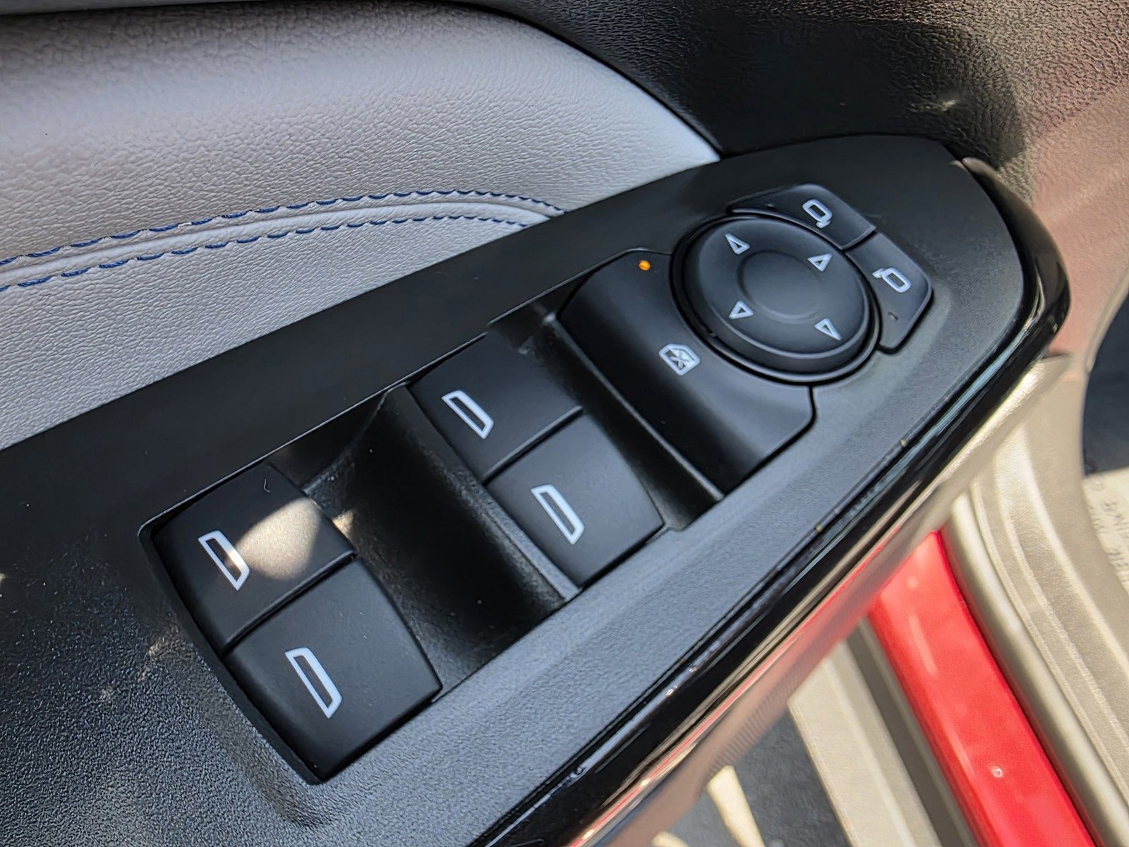 Certified 2025 Chevrolet Trax LT w/ Driver Confidence Package image 18