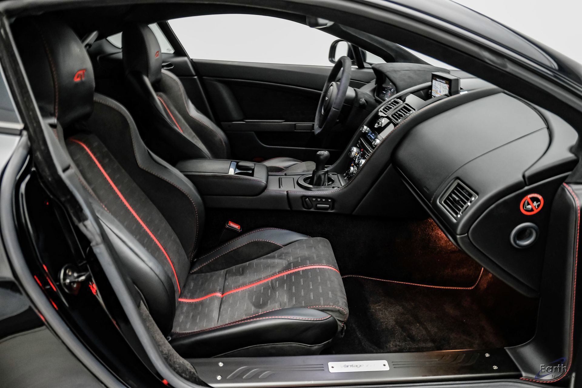 Used 2015 Aston Martin V8 Vantage GT RWD image 53