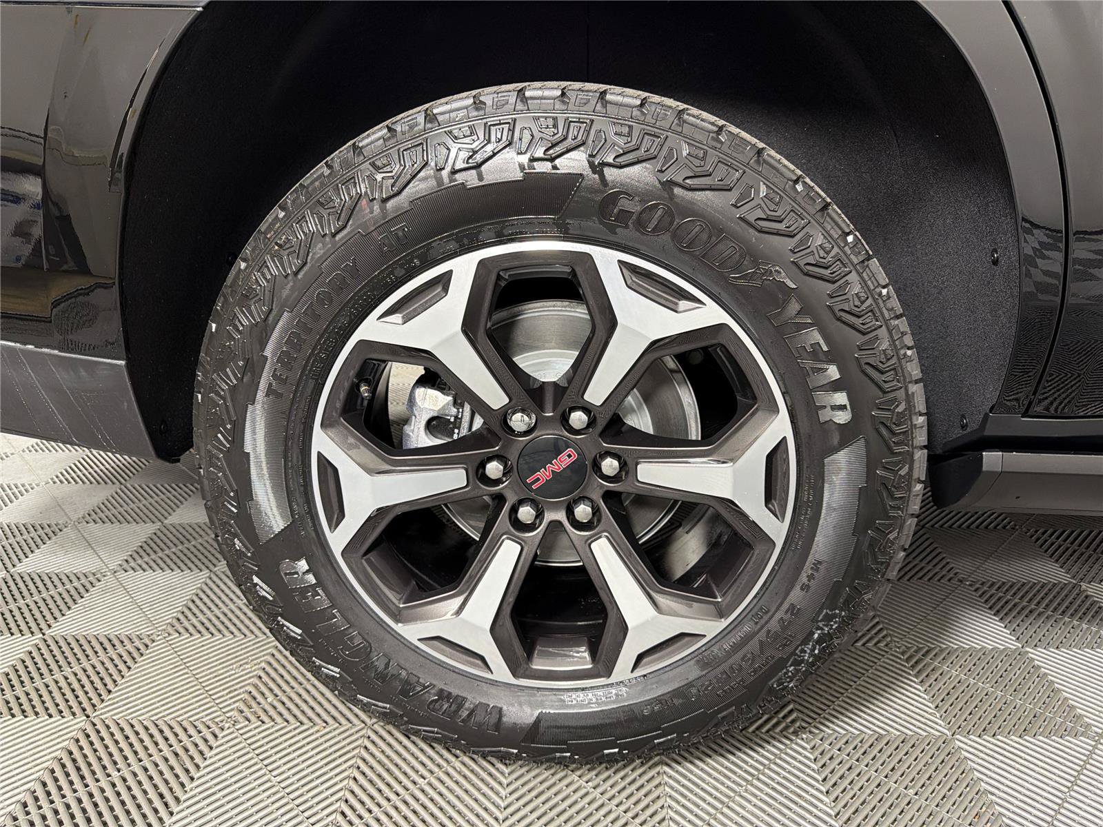 New 2026 GMC Yukon AT4 Ultimate w/ LPO, Floor Liner Package AWD/4WD image 18