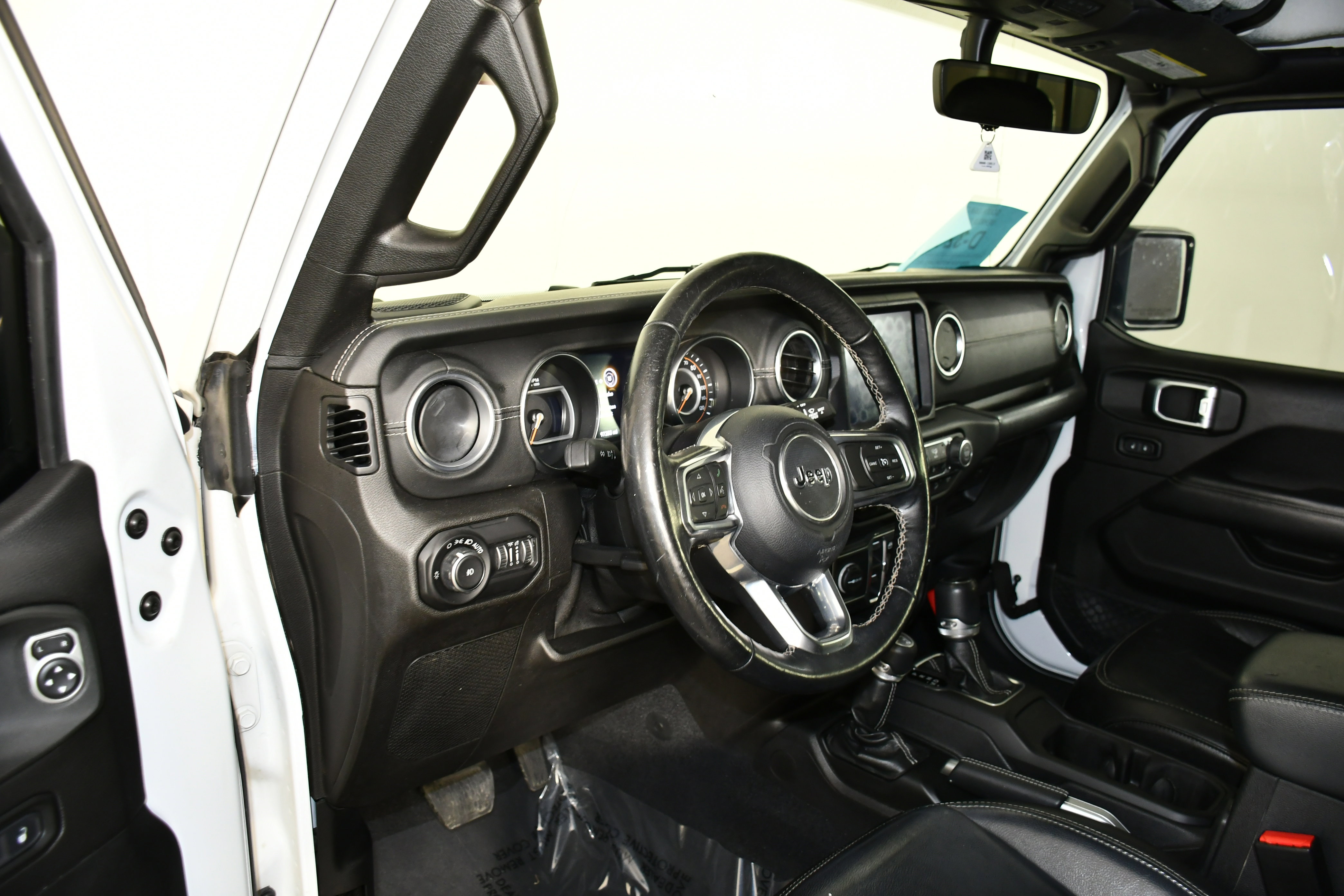 Used 2019 Jeep Wrangler Unlimited Sahara image 39