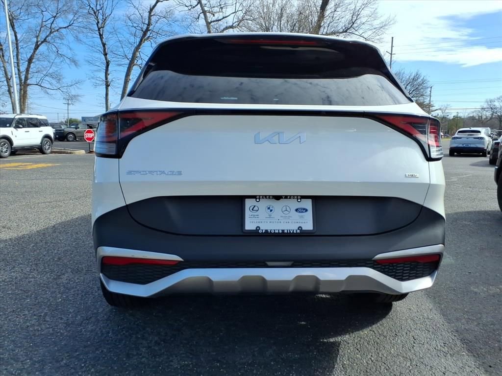 Used 2023 Kia Sportage LX image 3