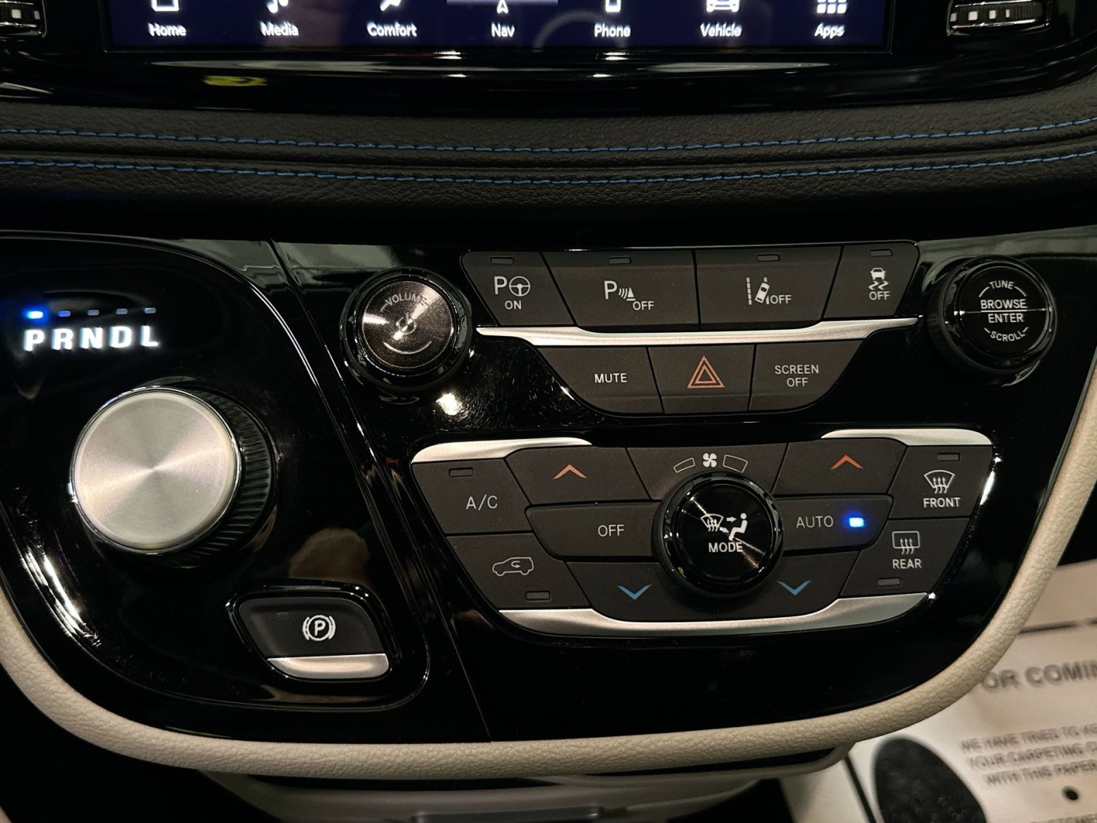 Used 2021 Chrysler Pacifica Touring-L image 25