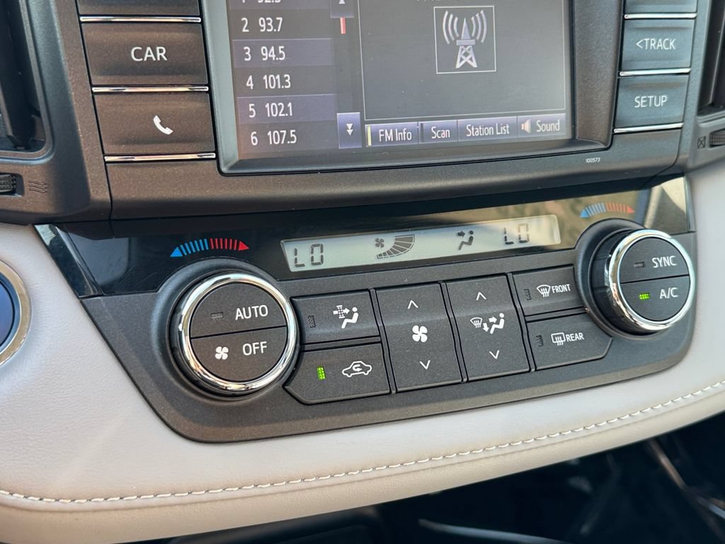 Used 2018 Toyota RAV4 LE AWD/4WD image 23