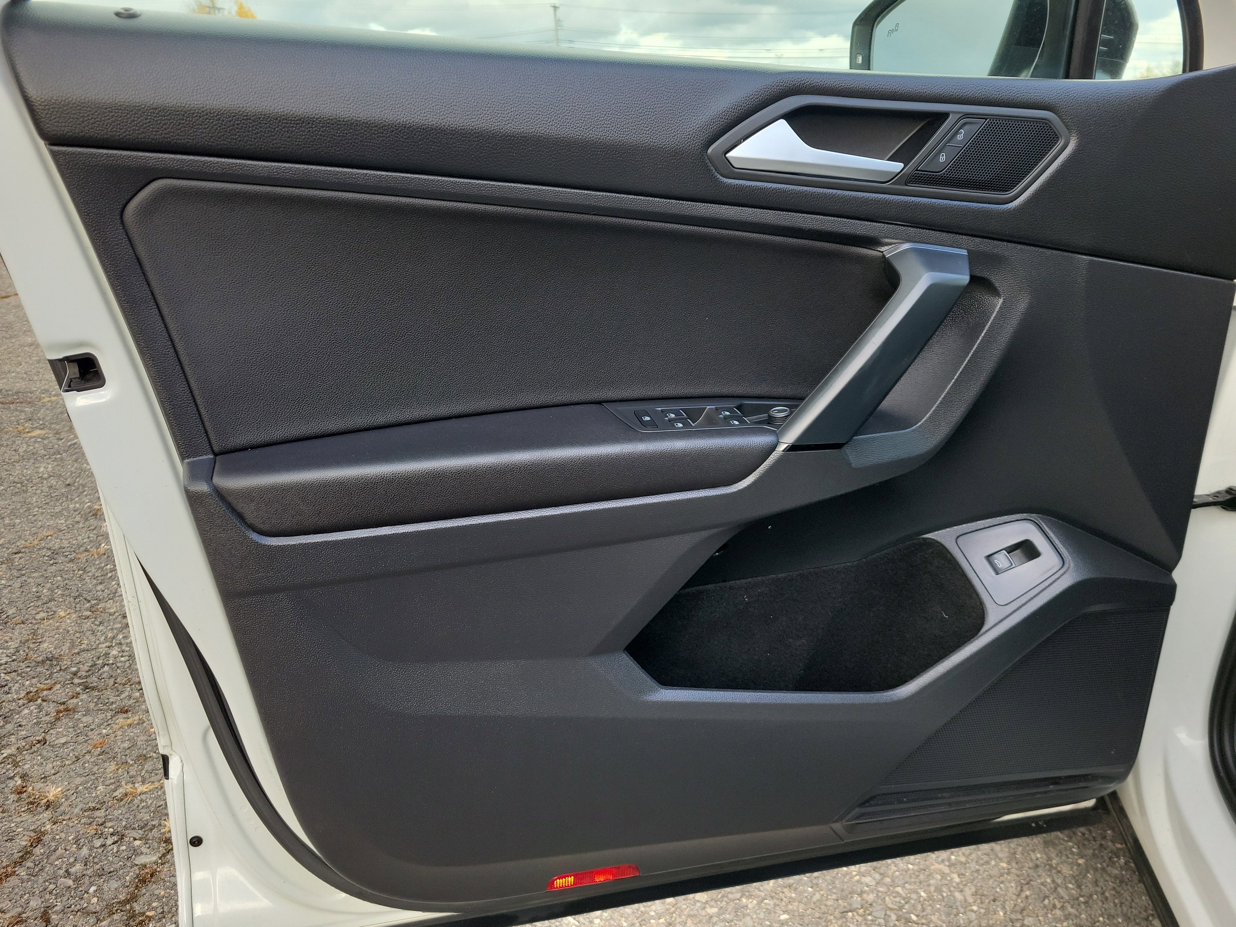 Used 2019 Volkswagen Tiguan SEL Premium R-Line image 15