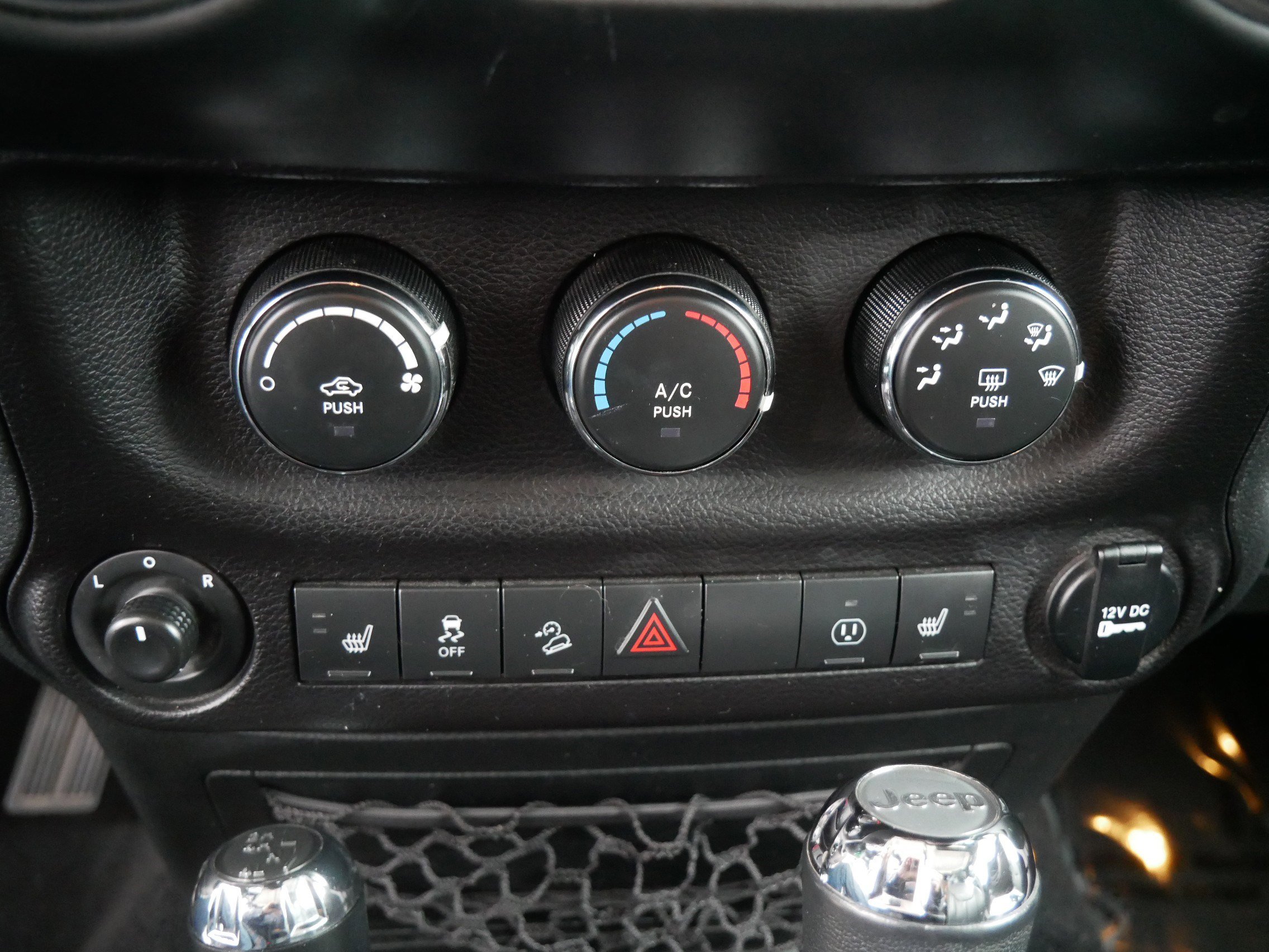 Used 2018 Jeep Wrangler Unlimited Sahara image 23