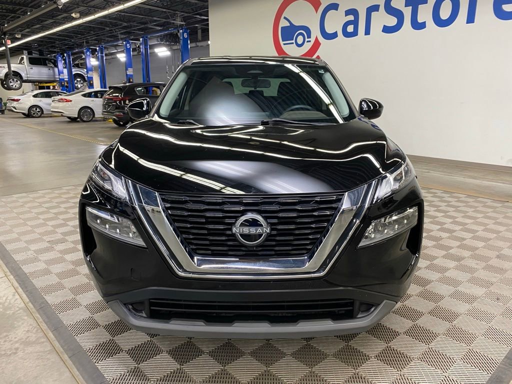 Used 2023 Nissan Rogue SV image 4