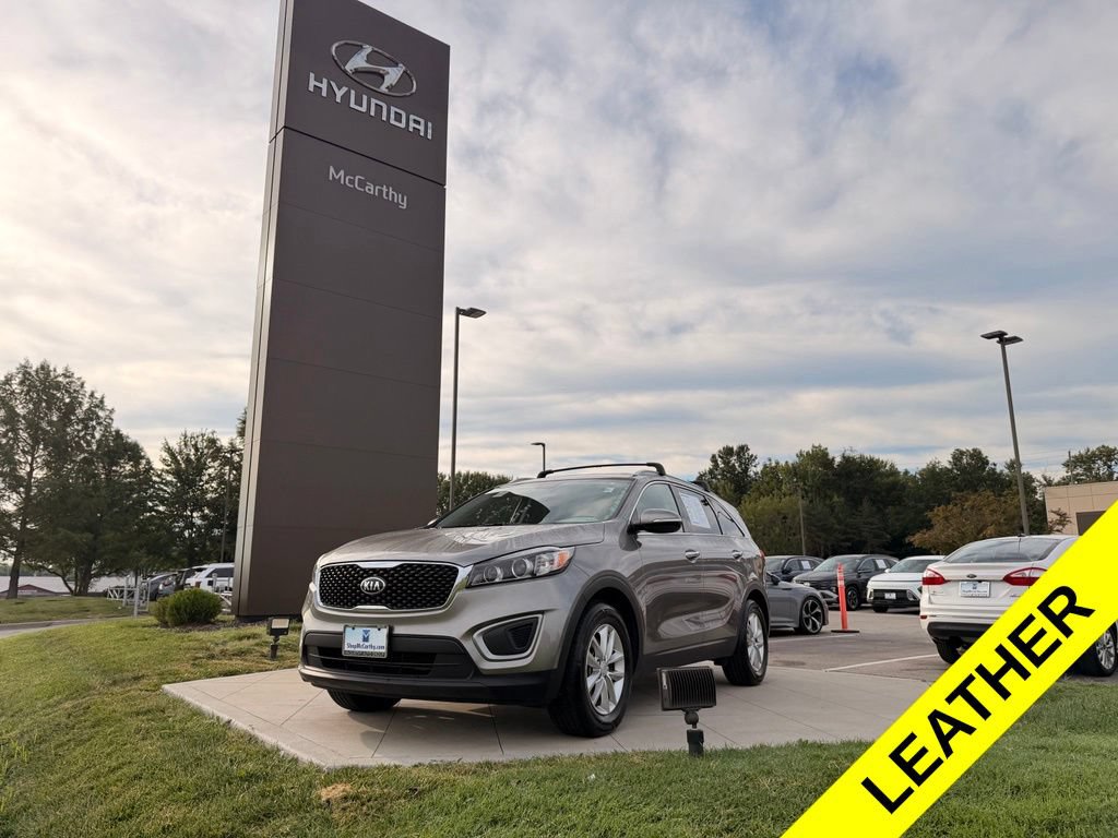 Used 2017 Kia Sorento FWD w/ LX Convenience Package image 1