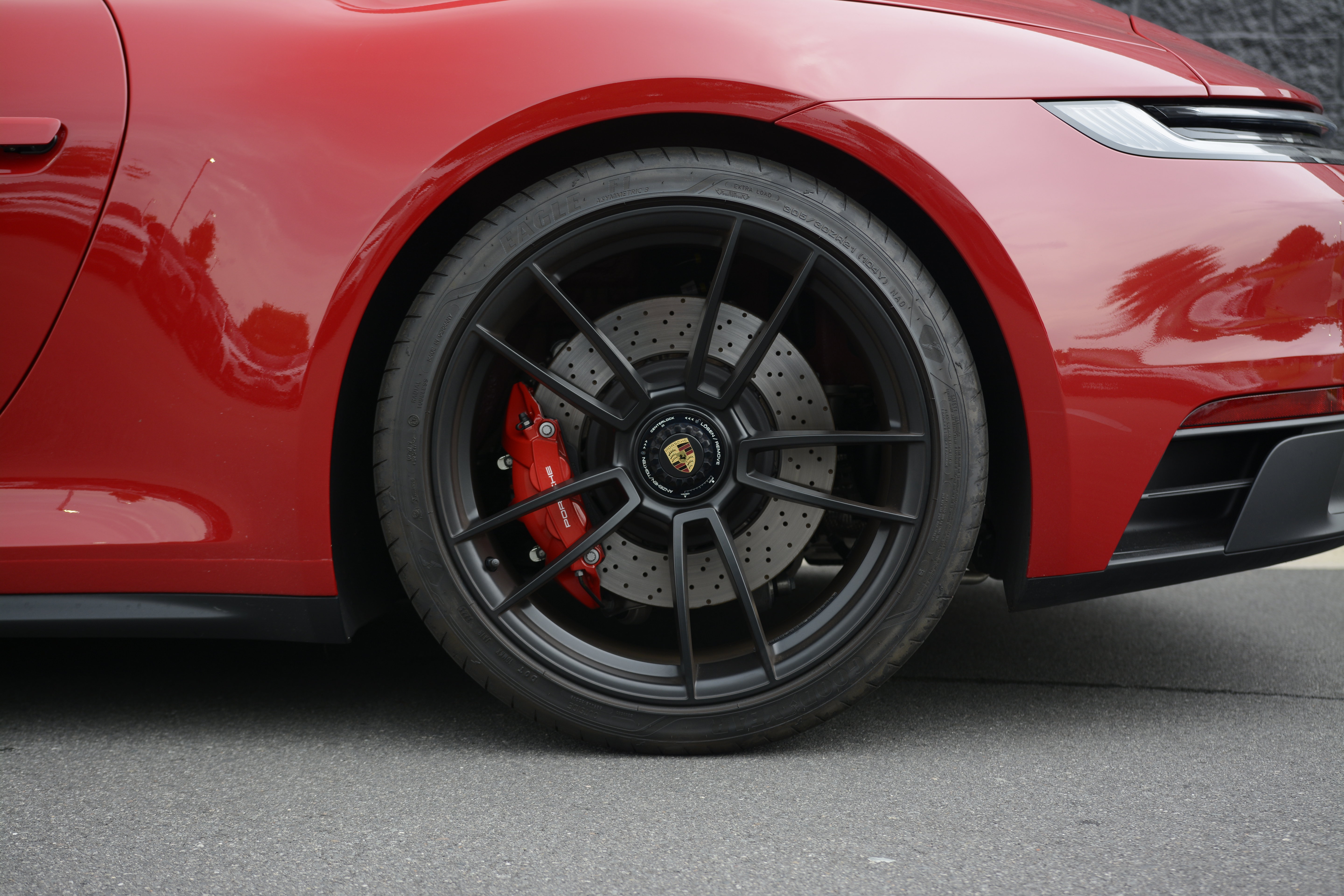 Certified 2024 Porsche 911 Targa 4 GTS AWD/4WD image 32