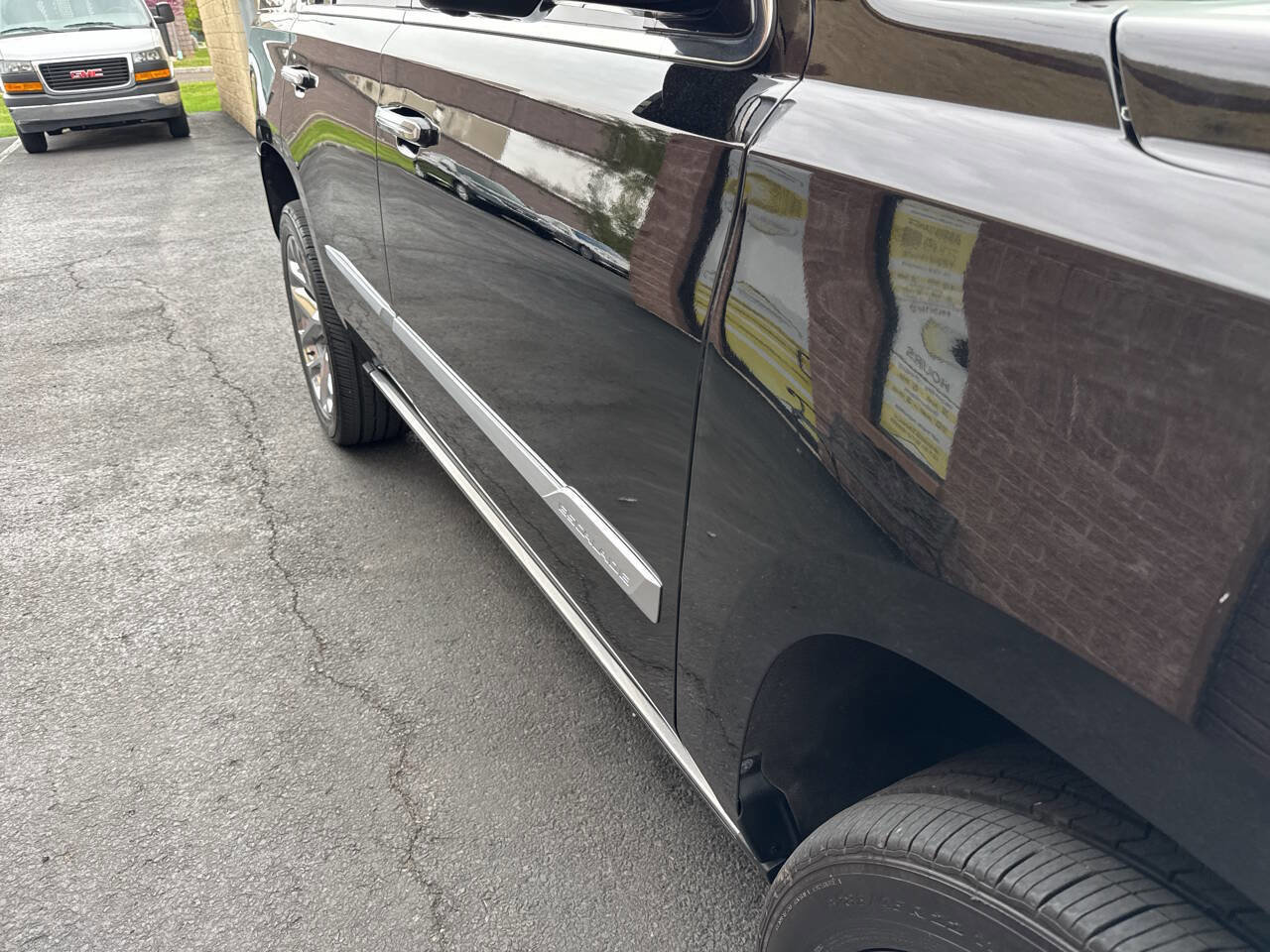 Used 2018 Cadillac Escalade Platinum AWD/4WD image 11